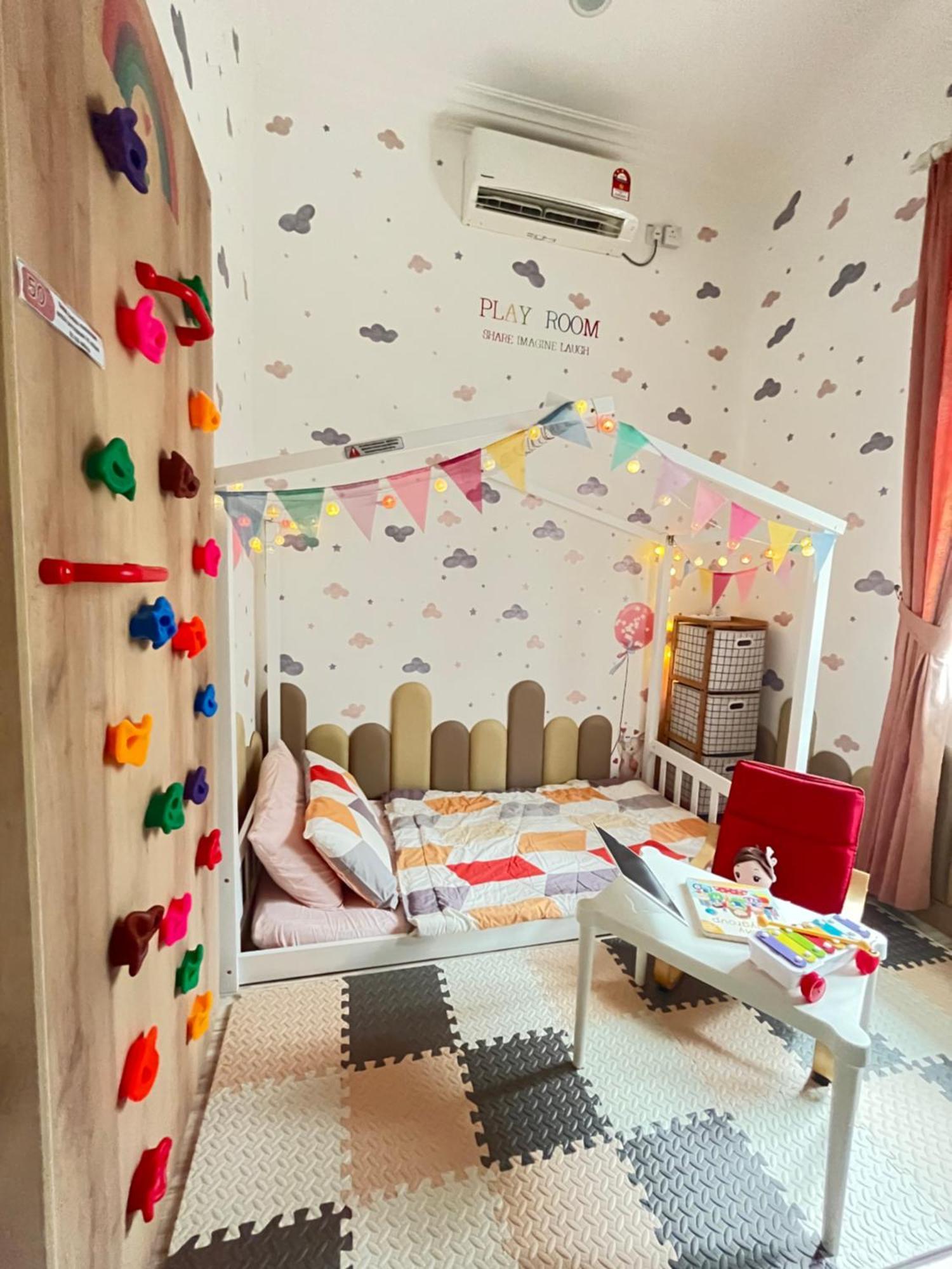 Alanizz Cozy Kids Playroom *